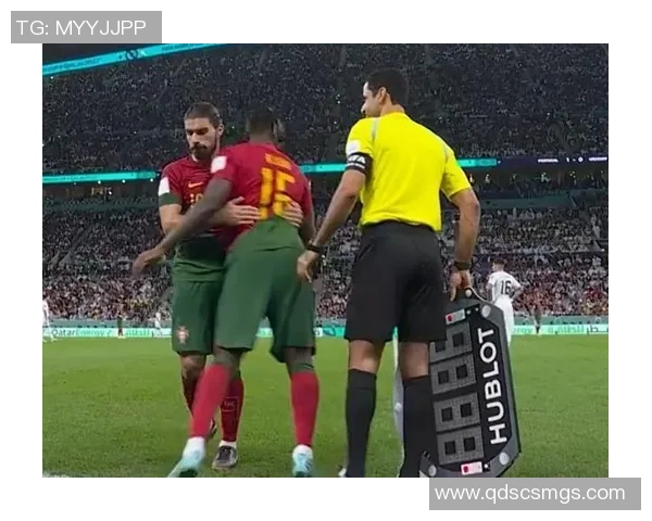 穿碎钉足球鞋的球星们在绿茵场上的飞驰与突破精彩瞬间